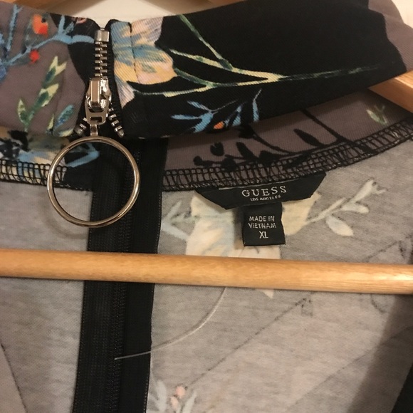 Guess top size xl - Picture 3 of 4